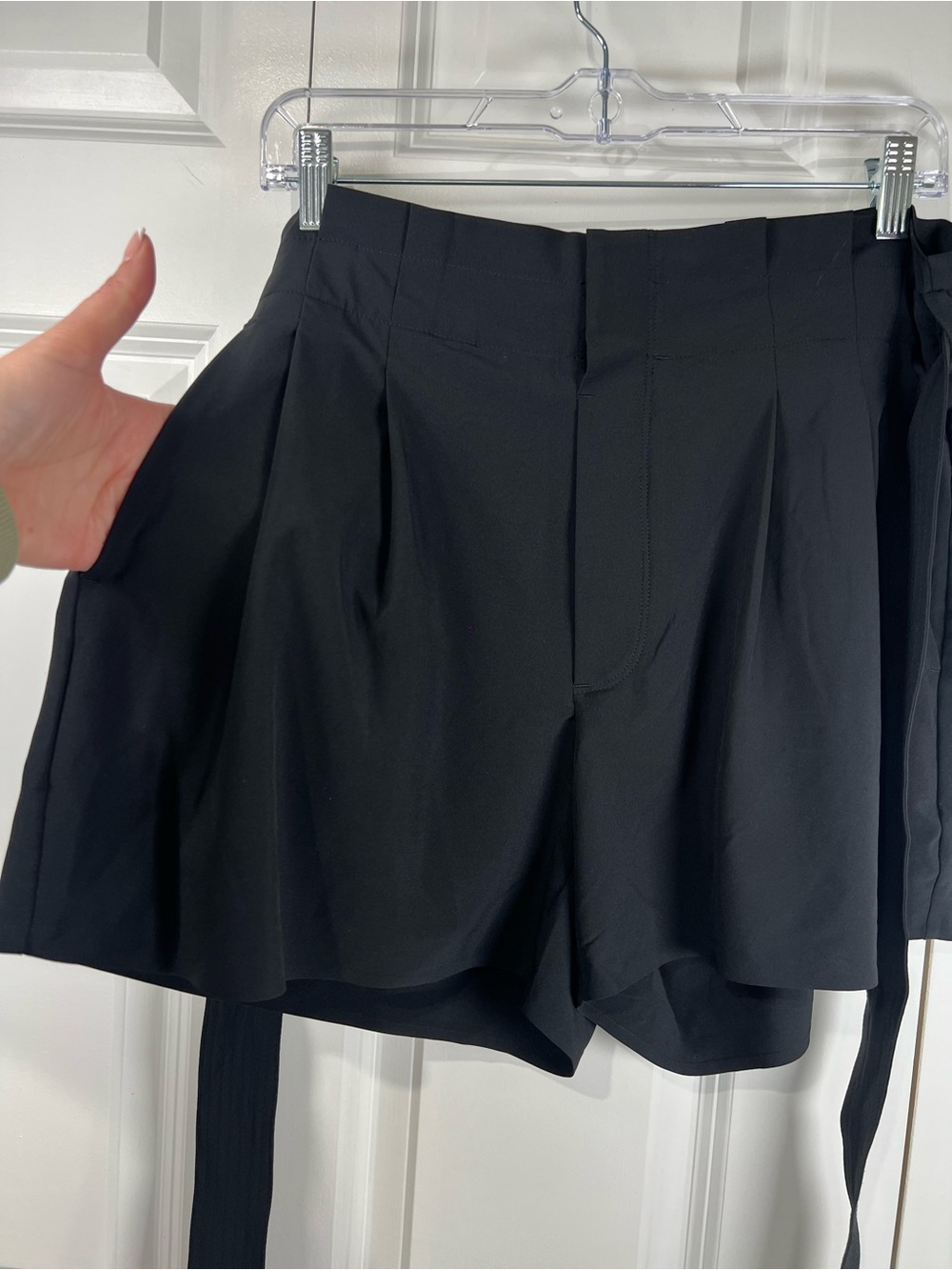 Athleta Black High-Rise Paperbag Waist‎ Tie-Belt Shorts - Picture 5 of 13